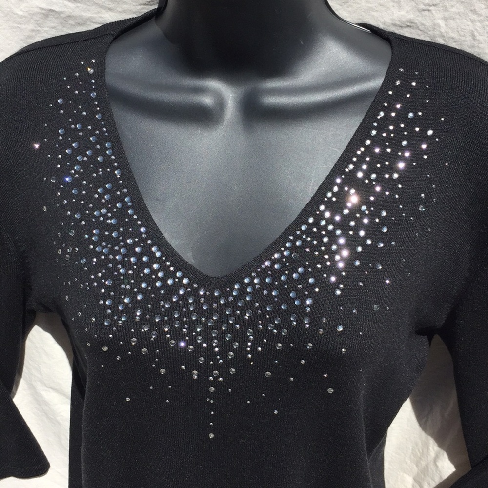 Joseph A. V-neck with 3/4 sleeve.